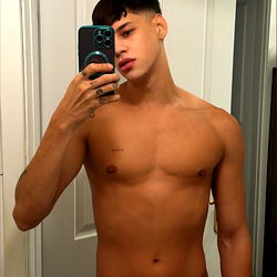 OnlyFans Model Antonio Peña Showcasing Fitness