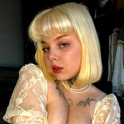 OnlyFans Aliyah, 18 Years Old, Sharing Her Playful Side