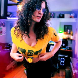 Sloppyglitchbxtch in a Vibrant Yellow Shirt and Sunglasses