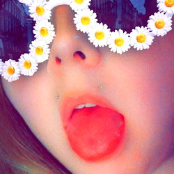 Akkia's Playful Vacation Snap