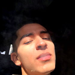 Model in Carlos De La Rosa pose