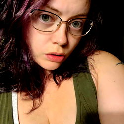 Aesthetic AndromedaStarr pose