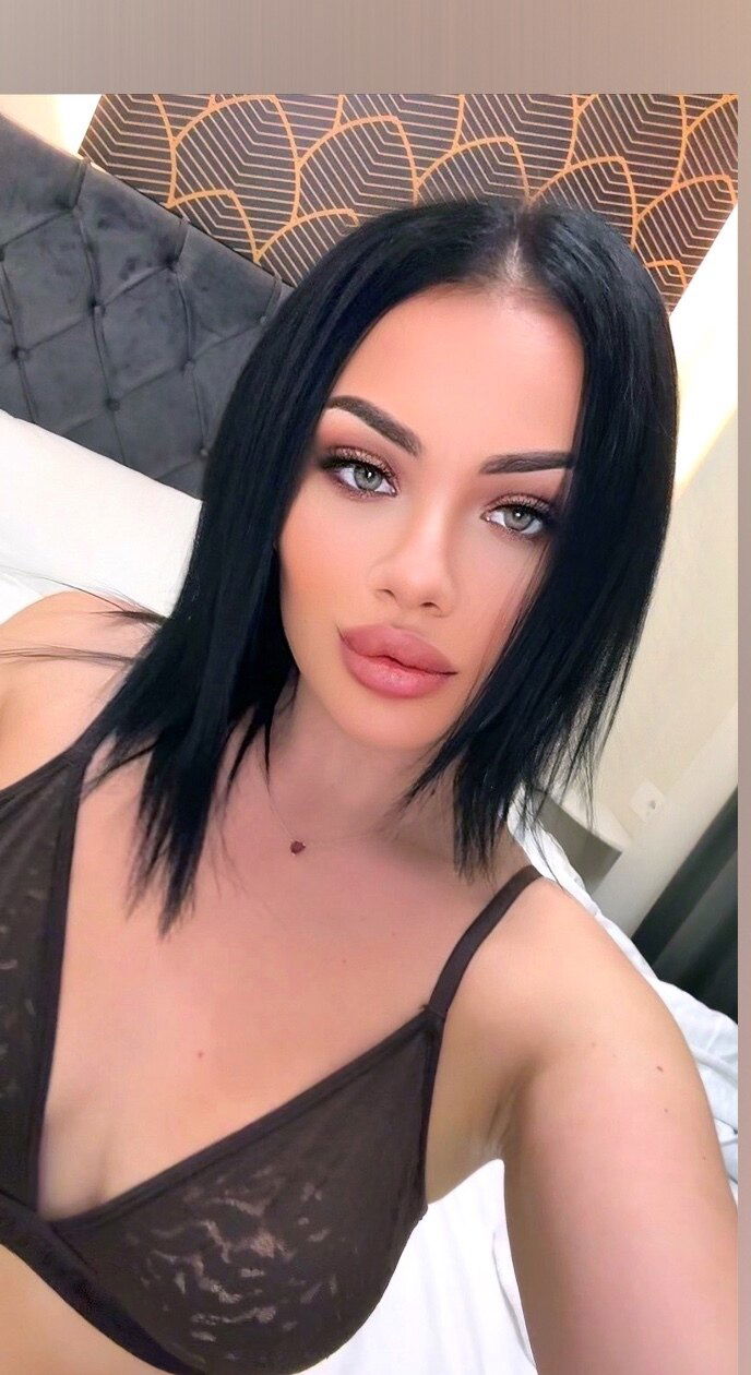 Daniela 🍭 FREE photo