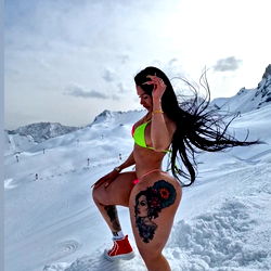 Aleira Bomba, a German Onlyfans Model Showcasing Her Fitness in the Snow