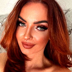 Glamorous OnlyFans Model Holly-Ann