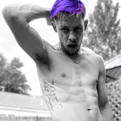 Johnny Deep's Shirtless Workout Photos