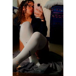 EMOTMLGI - Model Photo