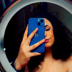 Amy - Onlyfans Model Posing for Selfie