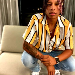 Solo Model Pose with Style