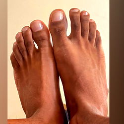 OnlyFans model 'PapiPiesLindo' from Columbus