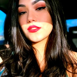 Aline Flor: A Brazilian Model