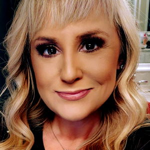 Ashley Johnson photo