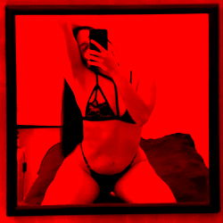 Vibrant Red Frame around Artemis