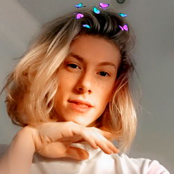 Ash Jones - OnlyFans Model, London-based