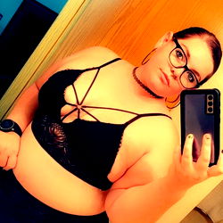 Kami, Nevada's Full-figured Fashionista