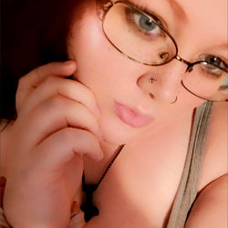 Lil kitten, a striking model from South Dakota