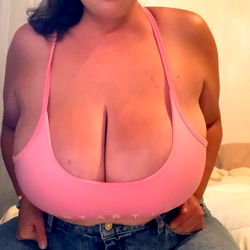 Sassy OnlyFans Model Showcasing Her Busty Cleavage and Enviable Body