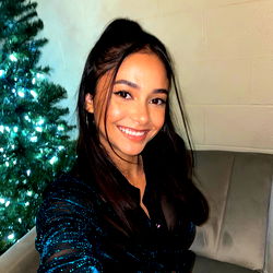 Model Andrea Posting Festive Selfie