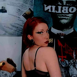 Stylish Chicago Model Daedra Poses in Intimate Shoot