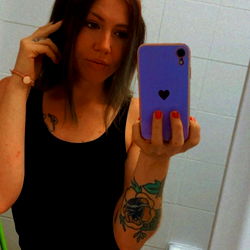 Aeren's Bold Bathroom Photoshoot