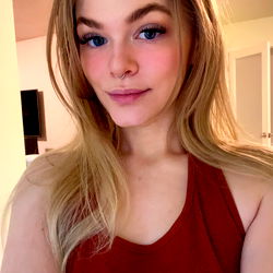 PREGNANT Olivia Clarke 😍💘 photo