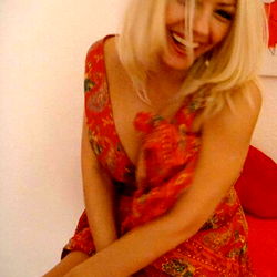 Aida, the glamorous model posing for OnlyFans