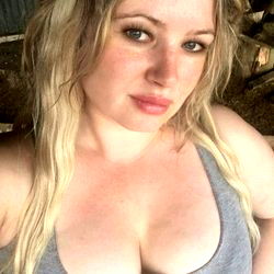 Amber West OFFICIAL photo