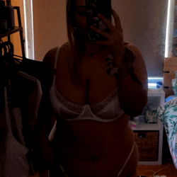 Australian Onlyfans Model Chlo in Lingerie