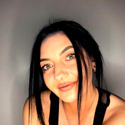 Agata Kiss FREE photo