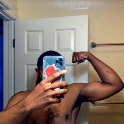 OnlyFans Model 'Daddy's Boy 🥺' Shares His Shirtless Selfie from the Mirror