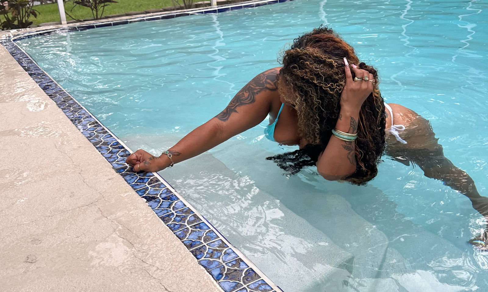 THICK PAWS 🐾 🍑 photo