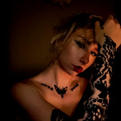 Onlyfans Model ✨Cass in a Stylish Gothic Shoot with Dramatic Eye Makeup