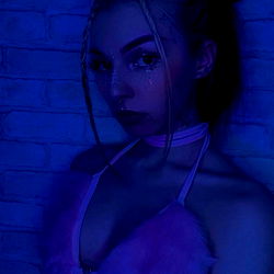 Allessa Gillespie VIP: A Purple Photoshoot Moment