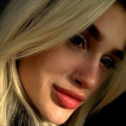 Serene Model in Ukraine