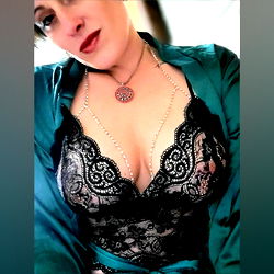 Vintage Elegance: OnlyFans Model Adaira in Stylish Lingerie