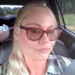 Amy, a woman with blue eyes and blonde hair