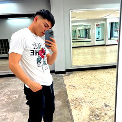 Alejandro Farfán Sharing His Fitness Journey in the Gym