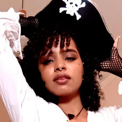 Fashionable Pirate Cosplay