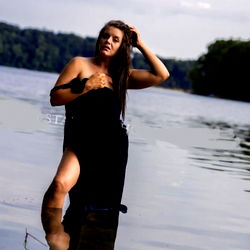 Acey's Serene Shoreline Photoshoot