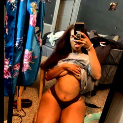 Danni☀️ showcasing her OnlyFans