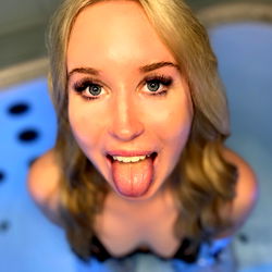 Mia Peach 🍑 photo