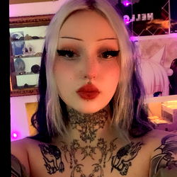 Dani Faye 🌙 photo