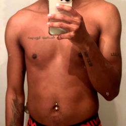 Menzy - Shirtless Selfie Model from Detroit MI