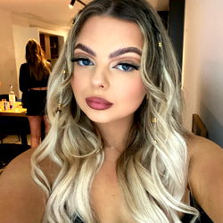 Model Savanah ❤️ in a room