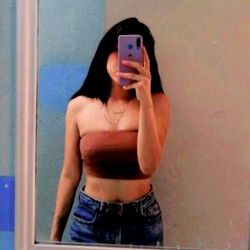 Model Andrea's Stylish Outfit Photo