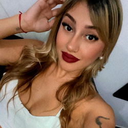 Rebeca, a Latina Instagram model