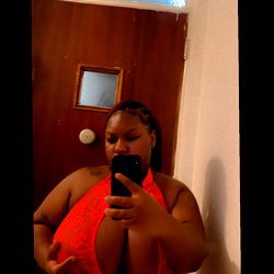 Hoesluvshaii, OnlyFans Model