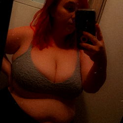 Adison, OnlyFans Model Taking a Selfie in Her Room