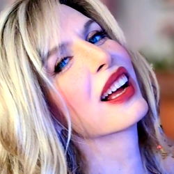 LookAtLuckyLucyFree - Boston