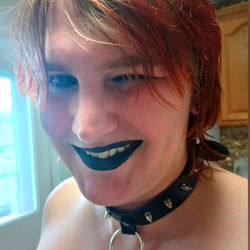 Onlyfans Model Kinky Kiya Showcasing Striking Looks with Spooky Makeup